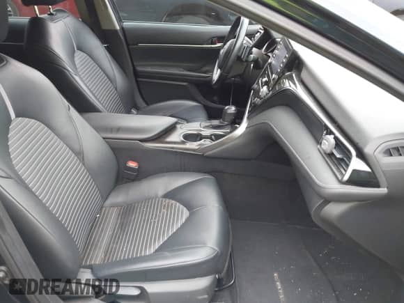 2021 Toyota Camry SE Nightshade z VIN 4T1T11AK9MU430894, wystawiony jako IAAI lot #43127250 z przebiegiem 80 059 mil mil oraz . Historia ofert i sprzedaży dostępna na DreamBid. Obrazek 5.