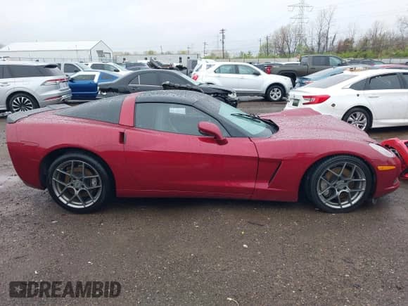 2006 Chevrolet Corvette z VIN 1G1YY26U065107054, wystawiony jako IAAI lot #41951460 z przebiegiem 60 596 mil mil oraz . Historia ofert i sprzedaży dostępna na DreamBid. Obrazek 14.