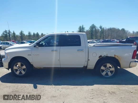 2009 Dodge 1500 SLT z VIN 1D3HV13T49S720877, wystawiony jako IAAI lot #42165974 z przebiegiem 206 644 mil mil oraz . Historia ofert i sprzedaży dostępna na DreamBid. Obrazek 14.