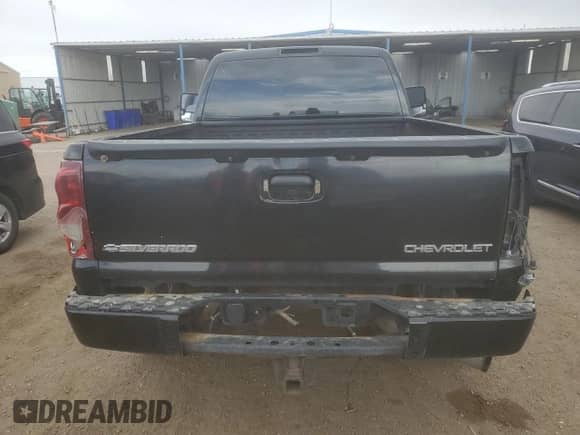 2005 Chevrolet Silverado 3500 z VIN 1GBJK34295E322324, wystawiony jako Copart lot #55604185 z przebiegiem 246 422 mil mil oraz Szkoda całkowita • Salvage title. Historia ofert i sprzedaży dostępna na DreamBid. Obrazek 6.
