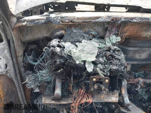 1997 Chevrolet Silverado 1500 z VIN 1GCEC19M0VE199506, wystawiony jako IAAI lot #41515389 z przebiegiem Nie podano mil oraz . Historia ofert i sprzedaży dostępna na DreamBid. Obrazek 7.