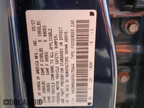 2007 Honda Accord LX z VIN 1HGCM56497A175944, wystawiony jako Copart lot #52051655 z przebiegiem 108 748 mil mil oraz Czysty tytuł • Clean title. Historia ofert i sprzedaży dostępna na DreamBid. Obrazek 12.