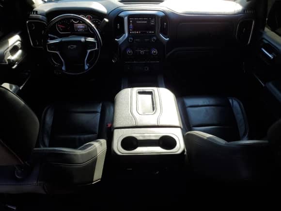 2020 Chevrolet Silverado 1500 RST z VIN 3GCUYEED1LG106587, wystawiony jako Copart lot #69818595 z przebiegiem 128 025 mil mil oraz Szkoda całkowita • Salvage title. Historia ofert i sprzedaży dostępna na DreamBid. Obrazek 8.