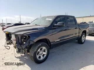 2019 Ram 1500 Tradesman z VIN 1C6SRFGT9KN541871, wystawiony jako Copart lot #52988015 z przebiegiem 35 069 mil mil oraz Szkoda całkowita • Salvage title. Historia ofert i sprzedaży dostępna na DreamBid. Obrazek 1.