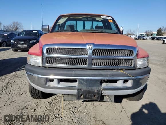 1995 Dodge 1500 z VIN 3B7HF13Z3SM106332, wystawiony jako Copart lot #87456884 z przebiegiem 265 295 mil mil oraz Czysty tytuł • Clean title. Historia ofert i sprzedaży dostępna na DreamBid. Obrazek 5.