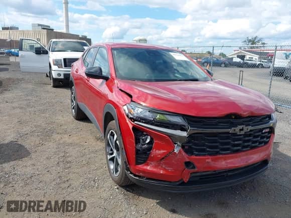2024 Chevrolet Trax 1RS с VIN KL77LGE27RC108066, выставлен на аукционе IAAI как лот 43116171 с пробегом 18 508 миль миль и . История ставок и продаж доступна на DreamBid. Изображение 1.