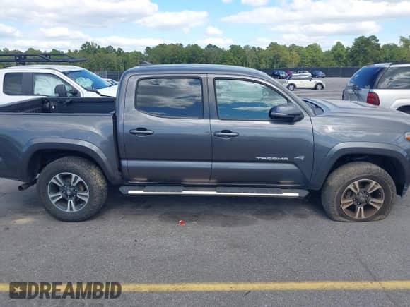 2019 Toyota Tacoma SR5 с VIN 5TFAZ5CN6KX076900, выставлен на аукционе IAAI как лот 43184388 с пробегом 110 382 миль миль и . История ставок и продаж доступна на DreamBid. Изображение 13.