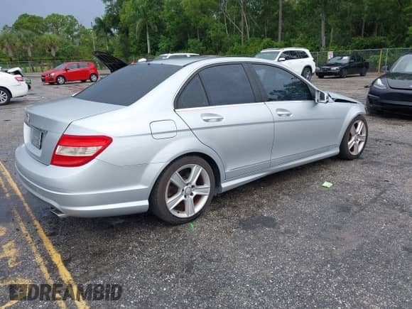 2010 Mercedes-Benz C 300 Luxury with VIN WDDGF5EB6AR101096, listed as a IAAI auction lot 43329137 with 91,347 mi miles and . Bid and sale history available at DreamBid. Image 4.