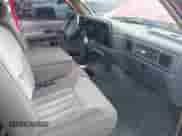 1994 Dodge 1500 z VIN 1B7HC16Y2RS532140, wystawiony jako IAAI lot #42542432 z przebiegiem 203 948 mil mil oraz . Historia ofert i sprzedaży dostępna na DreamBid. Obrazek 5.