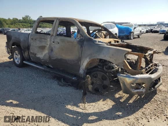 2025 Ram 1500 Big Horn z VIN 1C6RRFFG0SN632644, wystawiony jako Copart lot #84196145 z przebiegiem Nie podano mil oraz Szkoda całkowita • Salvage title. Historia ofert i sprzedaży dostępna na DreamBid. Obrazek 4.