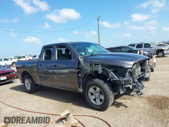2018 Ram 1500 Tradesman z VIN 1C6RR6FG1JS341411, wystawiony jako IAAI lot #42477747 z przebiegiem 109 238 mil mil oraz . Historia ofert i sprzedaży dostępna na DreamBid. Obrazek 14.