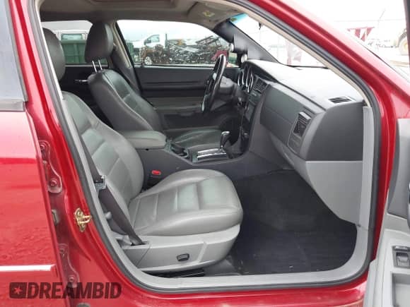 2005 Dodge Magnum SXT with VIN 2D4GZ48V85H648512, listed as a IAAI auction lot 42868043 with 170,616 mi miles and . Bid and sale history available at DreamBid. Image 5.