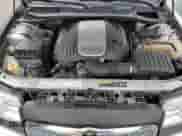 2006 Chrysler 300 C z VIN 2C3KK63H36H166917, wystawiony jako Copart lot #85285555 z przebiegiem 105 827 mil mil oraz Szkoda całkowita • Salvage title. Historia ofert i sprzedaży dostępna na DreamBid. Obrazek 11.