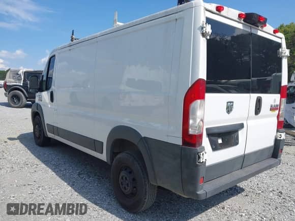 2018 Ram ProMaster Cargo z VIN 3C6TRVAG7JE109695, wystawiony jako IAAI lot #43283275 z przebiegiem 144 564 mil mil oraz . Historia ofert i sprzedaży dostępna na DreamBid. Obrazek 3.