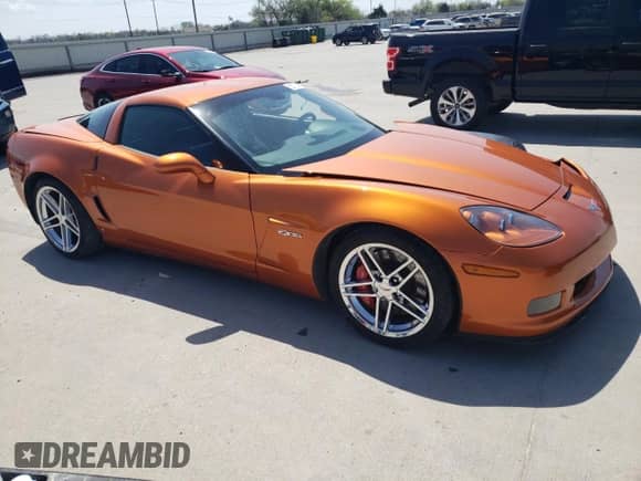 2007 Chevrolet Corvette Z06 с VIN 1G1YY26E275127106, выставлен на аукционе Copart как лот 50730175 с пробегом 25 824 миль миль и Списание • Salvage title. История ставок и продаж доступна на DreamBid. Изображение 4.