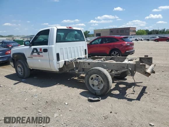 2007 Chevrolet Silverado 2500HD LT1 z VIN 1GCHK24U57E181759, wystawiony jako Copart lot #61357895 z przebiegiem 196 932 mil mil oraz Szkoda całkowita • Salvage title. Historia ofert i sprzedaży dostępna na DreamBid. Obrazek 2.