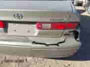 1999 Toyota Camry LE z VIN 4T1BG28K5XU538004, wystawiony jako IAAI lot #43466396 z przebiegiem 253 045 mil mil oraz . Historia ofert i sprzedaży dostępna na DreamBid. Obrazek 6.