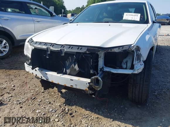 2013 Chrysler 300 C z VIN 2C3CCAKT8DH505338, wystawiony jako IAAI lot #42399191 z przebiegiem 226 118 mil mil oraz . Historia ofert i sprzedaży dostępna na DreamBid. Obrazek 6.