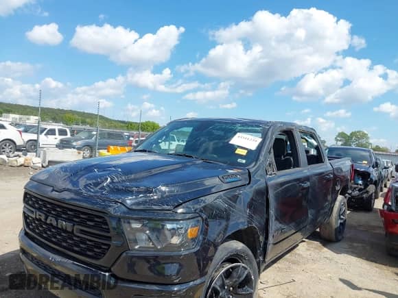 2022 Ram 1500 Big Horn z VIN 1C6RRFFG7NN325122, wystawiony jako IAAI lot #43311239 z przebiegiem 31 601 mil mil oraz . Historia ofert i sprzedaży dostępna na DreamBid. Obrazek 6.