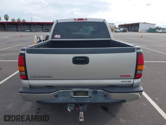 2004 GMC Sierra 1500 SLE z VIN 2GTEK13T341371997, wystawiony jako IAAI lot #41495241 z przebiegiem 218 333 mil mil oraz . Historia ofert i sprzedaży dostępna na DreamBid. Obrazek 17.