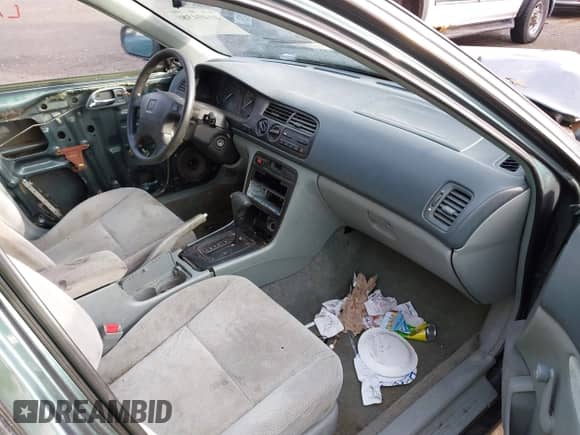 1997 Honda Accord Value с VIN 1HGCD5686VA189722, выставлен на аукционе IAAI как лот 41494380 с пробегом 205 514 миль миль и . История ставок и продаж доступна на DreamBid. Изображение 5.