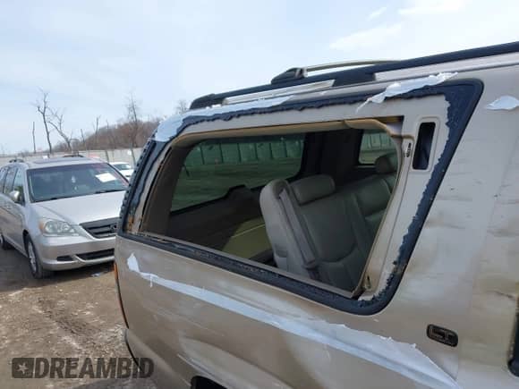 2005 Chevrolet Suburban LT с VIN 3GNFK16Z95G159688, выставлен на аукционе IAAI как лот 41492030 с пробегом 233 009 миль миль и . История ставок и продаж доступна на DreamBid. Изображение 18.