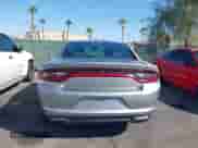 2015 Dodge Charger SE с VIN 2C3CDXBG6FH752721, выставлен на аукционе IAAI как лот 43243695 с пробегом 188 170 миль миль и . История ставок и продаж доступна на DreamBid. Изображение 16.