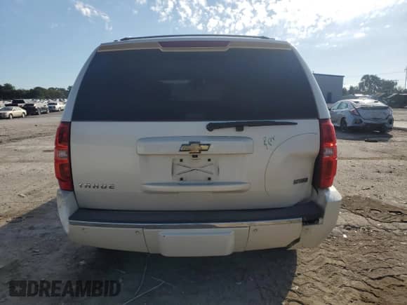 2010 Chevrolet Tahoe LTZ с VIN 1GNUCCE0XAR290190, выставлен на аукционе Copart как лот 85536975 с пробегом 207 271 миль миль и Списание • Salvage title. История ставок и продаж доступна на DreamBid. Изображение 6.