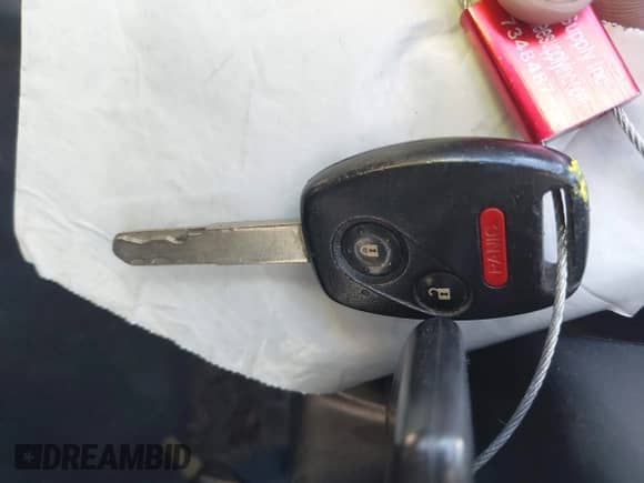 2005 Honda Pilot LX с VIN 2HKYF18165H551256, выставлен на аукционе IAAI как лот 43411524 с пробегом 296 757 миль миль и . История ставок и продаж доступна на DreamBid. Изображение 11.