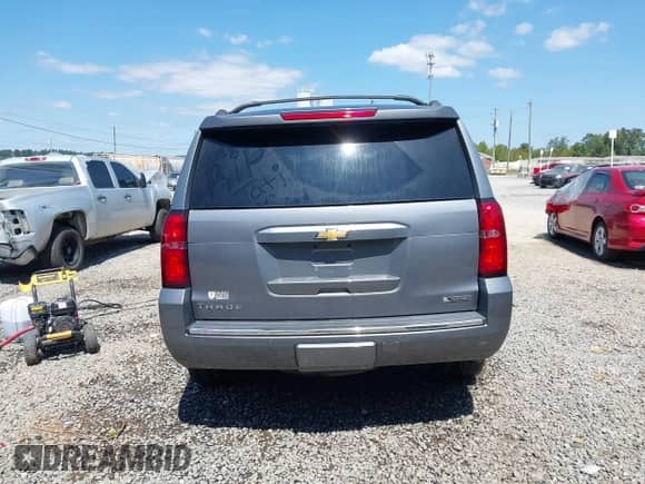 2018 Chevrolet Tahoe Premier с VIN 1GNSKCKC3JR170241, выставлен на аукционе IAAI как лот 43198223 с пробегом 155 281 миль миль и . История ставок и продаж доступна на DreamBid. Изображение 16.