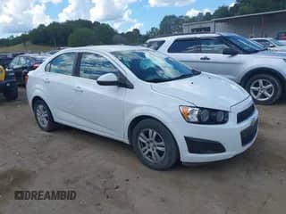 2016 Chevrolet Sonic LT с VIN 1G1JC5SH1G4103869, выставлен на аукционе IAAI как лот 42971155 с пробегом 139 107 миль миль и . История ставок и продаж доступна на DreamBid. Изображение 1.