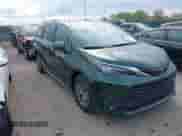 2025 Toyota Sienna XLE z VIN 5TDJSKFC5SS166414, wystawiony jako IAAI lot #42105323 z przebiegiem 2 270 mil mil oraz . Historia ofert i sprzedaży dostępna na DreamBid. Obrazek 1.
