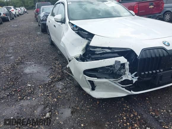 2025 BMW 7 Series 740i xDrive z VIN WBA33EH0XSCV88056, wystawiony jako IAAI lot #43285694 z przebiegiem 457 mil mil oraz . Historia ofert i sprzedaży dostępna na DreamBid. Obrazek 6.