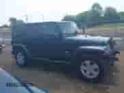 2007 Jeep Wrangler Unlimited Sahara z VIN 1J4GA591X7L117415, wystawiony jako IAAI lot #42509979 z przebiegiem 96 192 mil mil oraz . Historia ofert i sprzedaży dostępna na DreamBid. Obrazek 14.