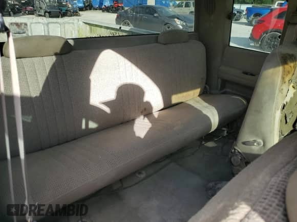1998 GMC Sierra 1500 z VIN 1GTEC19M3WE518866, wystawiony jako Copart lot #80065654 z przebiegiem 462 621 mil mil oraz Szkoda całkowita • Salvage title. Historia ofert i sprzedaży dostępna na DreamBid. Obrazek 10.