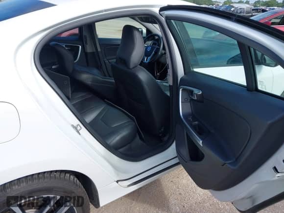 2017 Volvo S60 Dynamic с VIN YV126MFL6H2421473, выставлен на аукционе IAAI как лот 42591303 с пробегом 152 373 миль миль и . История ставок и продаж доступна на DreamBid. Изображение 8.