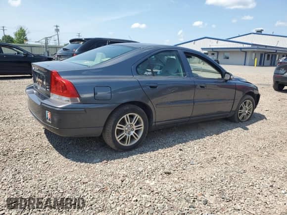 2008 Volvo S60 2.5T с VIN YV1RH592382677586, выставлен на аукционе Copart как лот 64294045 с пробегом 163 222 миль миль и Списание • Salvage title. История ставок и продаж доступна на DreamBid. Изображение 3.