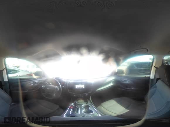 2019 Chevrolet Traverse LS z VIN 1GNERFKW7KJ186981, wystawiony jako IAAI lot #43303144 z przebiegiem 130 898 mil mil oraz . Historia ofert i sprzedaży dostępna na DreamBid. Obrazek 20.