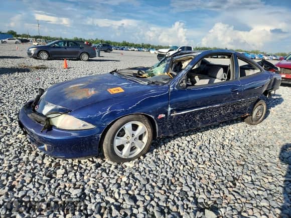 2002 Chevrolet Cavalier LS Sport z VIN 1G1JH12T227190462, wystawiony jako Copart lot #63586415 z przebiegiem Nie podano mil oraz Szkoda całkowita • Salvage title. Historia ofert i sprzedaży dostępna na DreamBid. Obrazek 1.