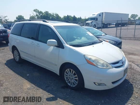 2010 Toyota Sienna XLE с VIN 5TDYK4CC1AS296946, выставлен на аукционе IAAI как лот 42810784 с пробегом 208 635 миль миль и . История ставок и продаж доступна на DreamBid. Изображение 1.