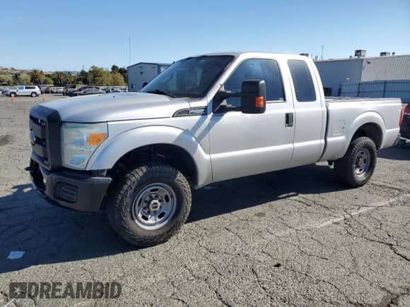 2015 Ford F-250 XLT with VIN 1FT7X2B69FEC27156, listed as a Copart auction lot 71694195 with 228,807 mi miles and Salvage title. Bid and sale history available at DreamBid. Image 1.