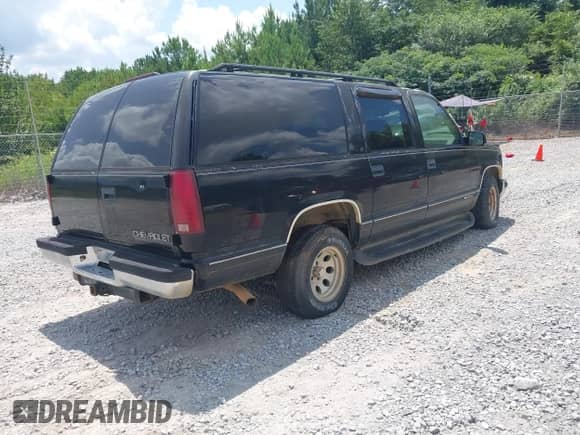 1996 Chevrolet Suburban с VIN 3GNEC16R3TG120004, выставлен на аукционе IAAI как лот 42752410 с пробегом 291 491 миль миль и . История ставок и продаж доступна на DreamBid. Изображение 4.