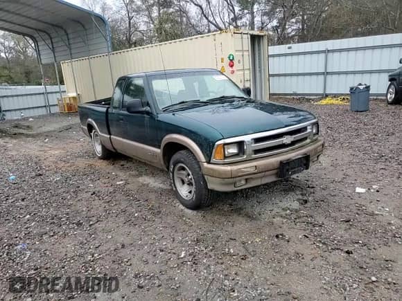 1996 Chevrolet S-10 LS z VIN 1GCCS19X6T8103491, wystawiony jako Copart lot #50307775 z przebiegiem 159 535 mil mil oraz Szkoda całkowita • Salvage title. Historia ofert i sprzedaży dostępna na DreamBid. Obrazek 10.