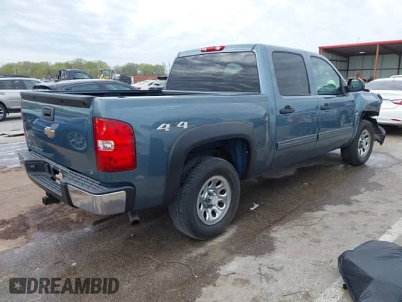 2011 Chevrolet Silverado 1500 LS z VIN 3GCPKREA9BG247515, wystawiony jako IAAI lot #42021206 z przebiegiem 129 046 mil mil oraz . Historia ofert i sprzedaży dostępna na DreamBid. Obrazek 4.