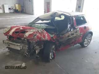 2006 MINI Hardtop S with VIN WMWRE33536TL20807, listed as a IAAI auction lot 42049707 with Not provided miles and . Bid and sale history available at DreamBid. Image 2.