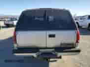 1996 Chevrolet Suburban z VIN 3GNFK16R8TG110205, wystawiony jako Copart lot #42637725 z przebiegiem 308 900 mil mil oraz Czysty tytuł • Clean title. Historia ofert i sprzedaży dostępna na DreamBid. Obrazek 6.
