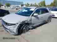 2025 Hyundai Ioniq 5 SEL z VIN 7YAKN4DA0SY004017, wystawiony jako IAAI lot #43099696 z przebiegiem 4 467 mil mil oraz . Historia ofert i sprzedaży dostępna na DreamBid. Obrazek 19.