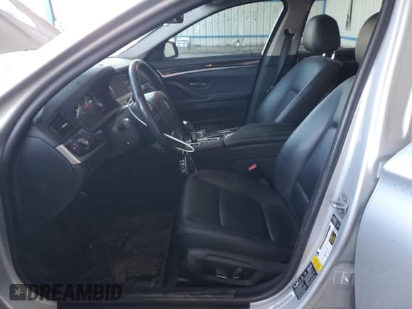 2015 BMW 5 Series 535d xDrive z VIN WBAFV3C50FD686494, wystawiony jako Copart lot #45601615 z przebiegiem 128 181 mil mil oraz Szkoda całkowita • Salvage title. Historia ofert i sprzedaży dostępna na DreamBid. Obrazek 7.