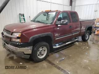 2003 Chevrolet Silverado 2500HD LT z VIN 1GCHK29183E183790, wystawiony jako Copart lot #45008235 z przebiegiem Nie podano mil oraz Czysty tytuł • Clean title. Historia ofert i sprzedaży dostępna na DreamBid. Obrazek 1.