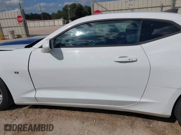 2017 Chevrolet Camaro 1LT z VIN 1G1FB1RSXH0184558, wystawiony jako IAAI lot #43484857 z przebiegiem 59 261 mil mil oraz . Historia ofert i sprzedaży dostępna na DreamBid. Obrazek 14.
